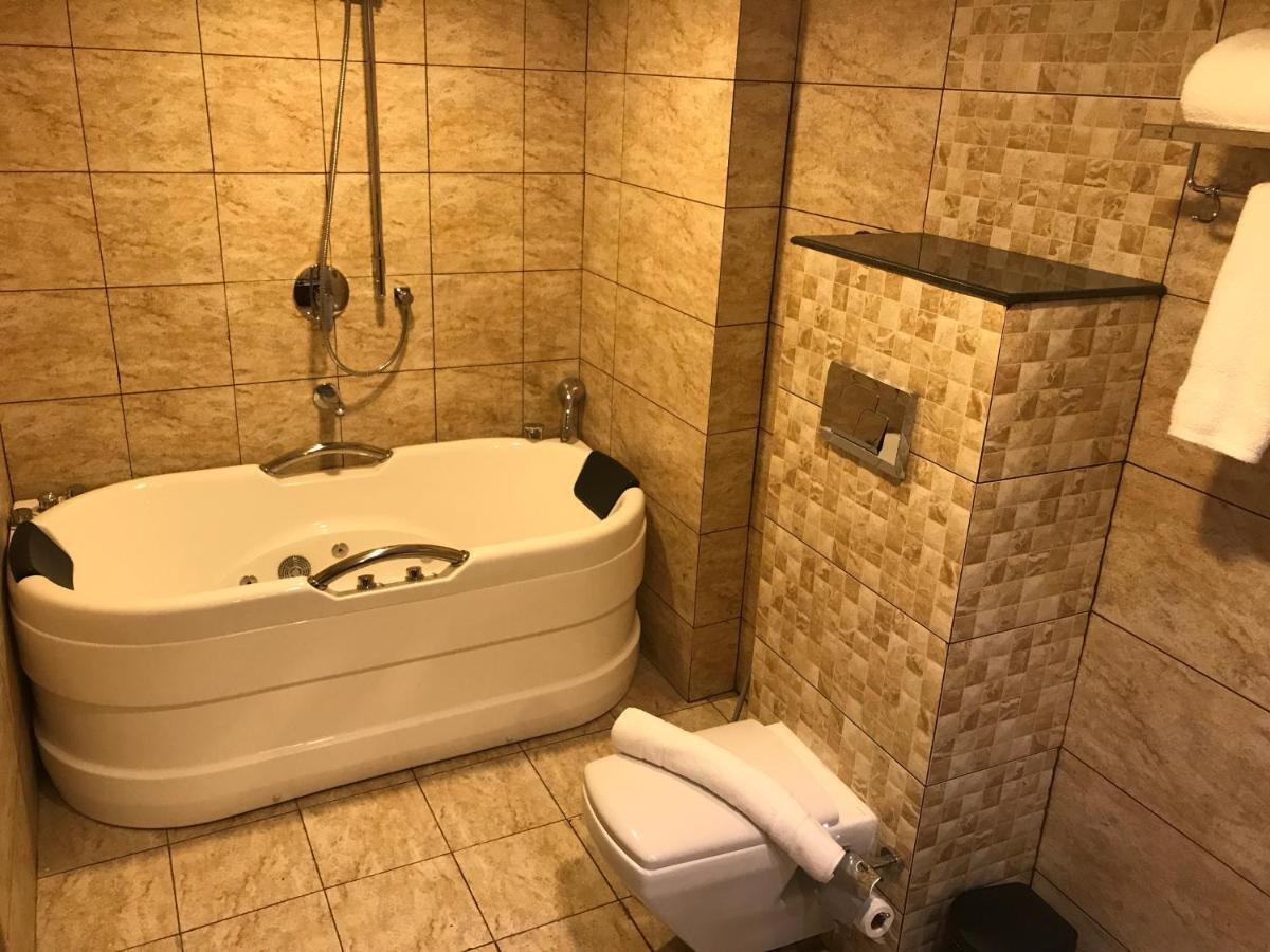 Hotel Karthika Park Kazhakuttam Eksteriør bilde